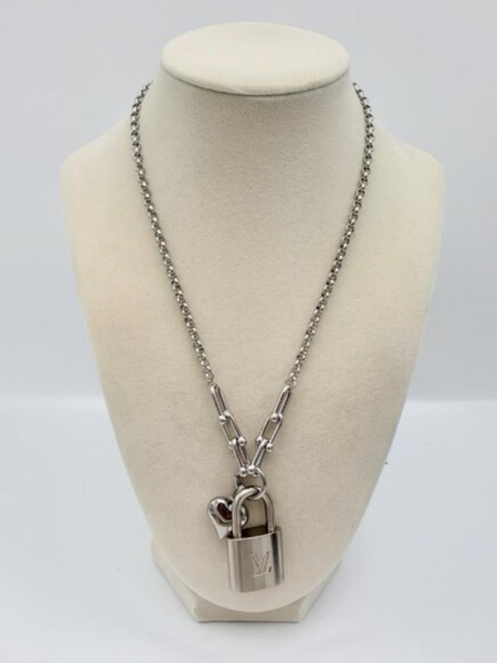 Authentic Louis Vuitton Silver LockUnbranded Stainless Steel Plated Silver Chain - Picture 9 of 13